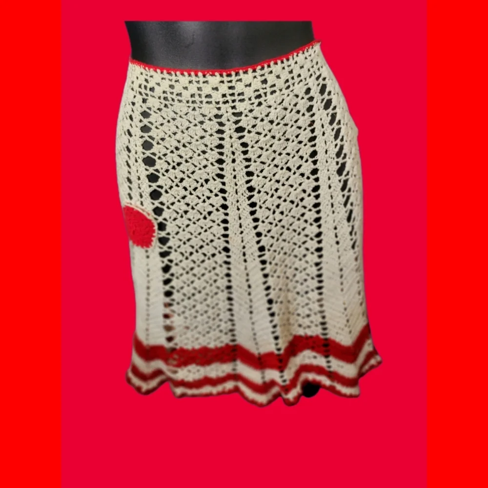 VINTAGE CROCHET APRON - Picture 2 of 2